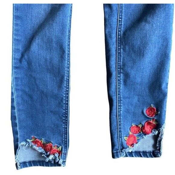 Rampage Skinny Jeans Size 5 Juniors Y2k Roses Embroidered Ankle Length Mid Rise - Picture 3 of 7